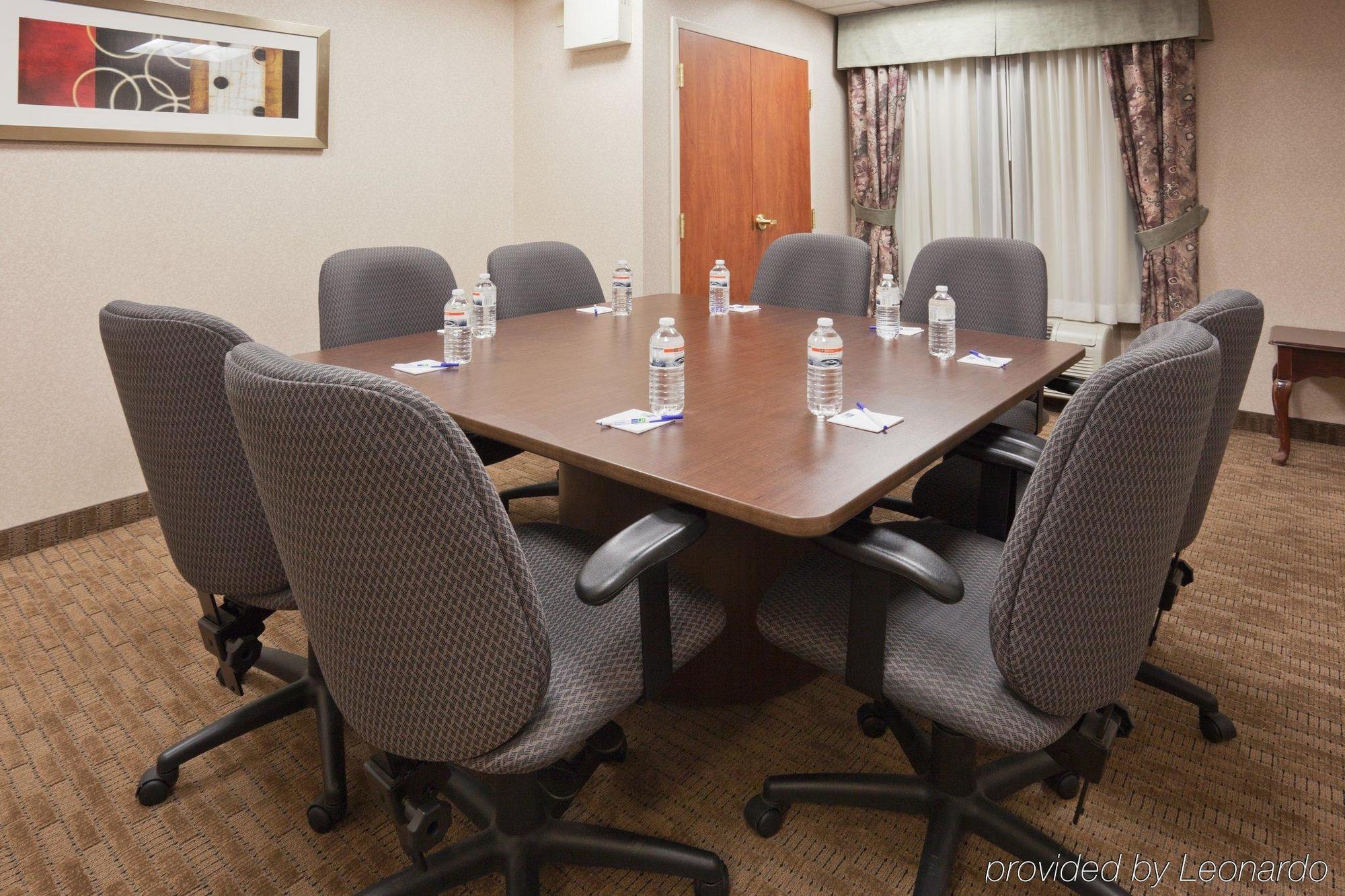 Spark By Hilton Guelph Kemudahan gambar